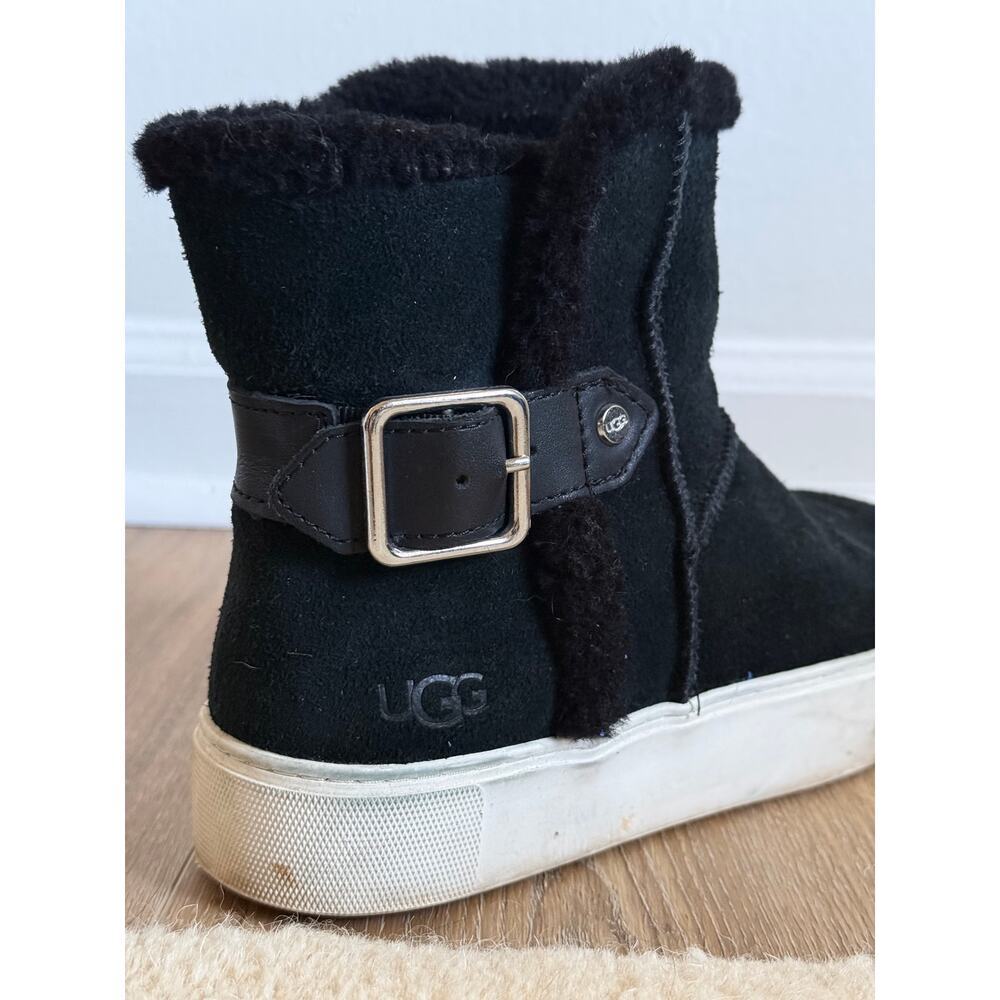 UGG Aika Boot Trainers Black Suede Shearling Buckle Platform Boots Size 7 - Picture 4 of 9